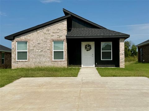 Photo of 828 Elm Street, Seminole, OK 74868 (MLS # 1237628)