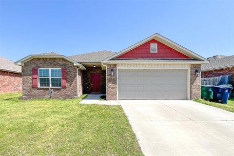 Photo of 2928 Cider Mill Lane, Yukon, OK 73099 (MLS # 1246560)