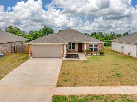 Photo of 734 W Lola Drive, Mustang, OK 73064 (MLS # 1227942)