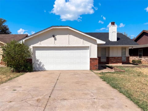 Photo of 729 NW 113th Street, Oklahoma City, OK 73114 (MLS # 1250758)