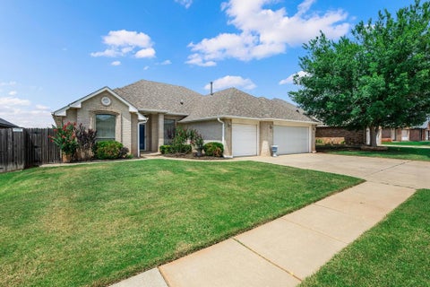 Photo of 2805 NW 168th Street, Edmond, OK 73012 (MLS # 1235363)