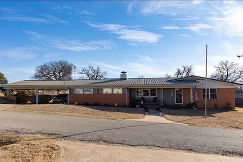 Photo of 721 E 4th Street, Chandler, OK 74834 (MLS # 1221639)