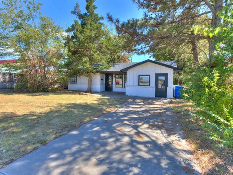 Photo of 904 W Robinson Street, Norman, OK 73069 (MLS # 1248685)