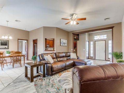 Photo of 11712 SW 7th Street, Yukon, OK 73099 (MLS # 1217837)