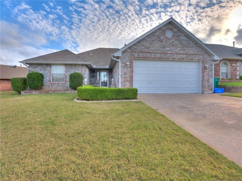 Photo of 1004 SW 127th Place, Oklahoma City, OK 73170 (MLS # 1250587)