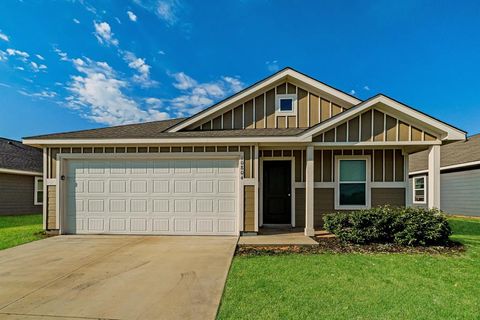 Photo of 10804 SW 23rd Place, Yukon, OK 73099 (MLS # 1229731)
