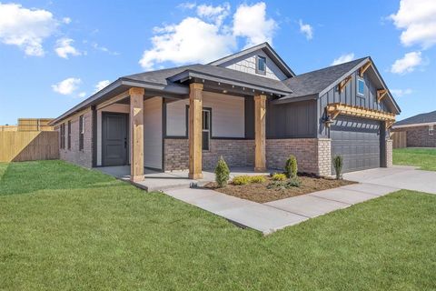 Photo of 13307 SW 7th Lane, Yukon, OK 73099 (MLS # 1224426)