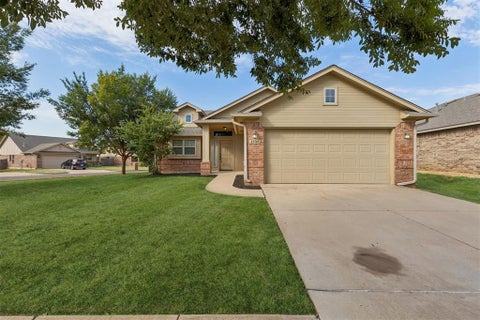 Photo of 2500 NW 185th Street, Edmond, OK 73012 (MLS # 1247562)