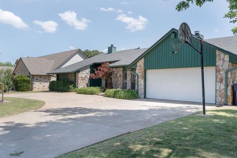 Photo of 1108 NW 141st Street, Edmond, OK 73013 (MLS # 1228716)