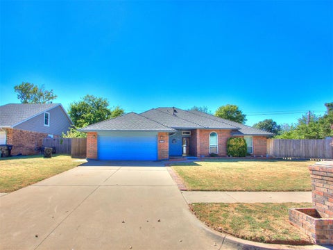 Photo of 109 S Ramblin Oaks Drive, Moore, OK 73160 (MLS # 1247901)
