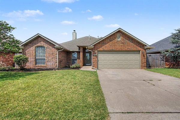 521 LOYD LN, MOORE, OK 73160 - Image 4fcc55a978357bb3ee189a7abafdb549/38148296