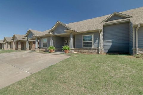 Photo of 909 SW 92nd Street, Oklahoma City, OK 73139 (MLS # 1228786)