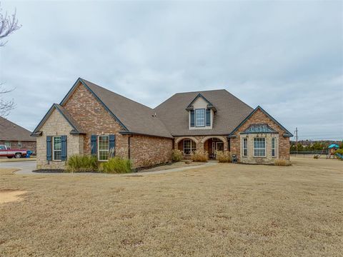 Photo of 935 Silver Chase Drive, Choctaw, OK 73020 (MLS # 1216965)