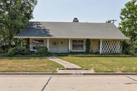 Photo of 1744 Westbrooke Terrace, Norman, OK 73072 (MLS # 1242804)
