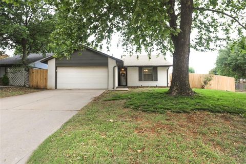 Photo of 12301 SW 15th Terrace, Yukon, OK 73099 (MLS # 1229955)
