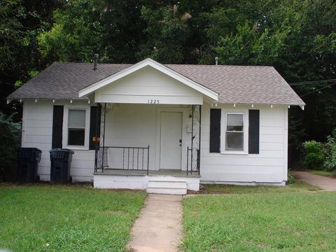 Photo of 1225 N Page Avenue, Oklahoma City, OK 73117 (MLS # 1228596)