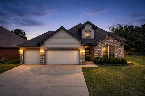 Photo of 11104 Fairways Avenue, Yukon, OK 73099 (MLS # 1224791)