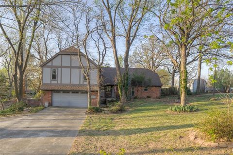 Photo of 11784 Woodland Hill Drive, Choctaw, OK 73020 (MLS # 1226641)