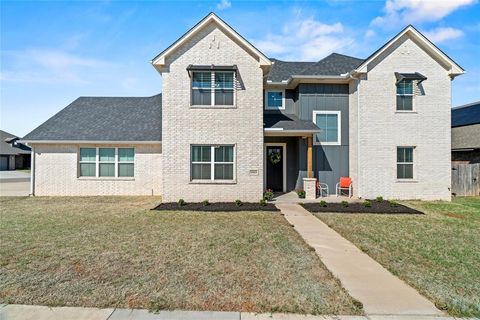 Photo of 9909 Glover River Drive, Yukon, OK 73099 (MLS # 1223106)