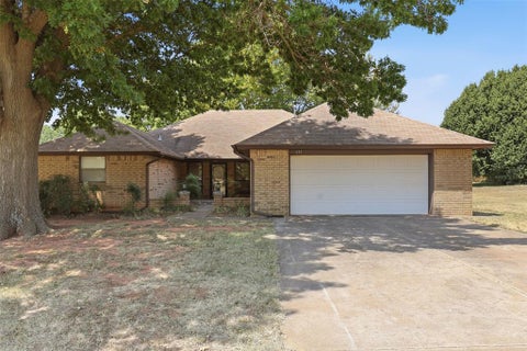 Photo of 631 S Lariat Drive, Mustang, OK 73064 (MLS # 1242930)
