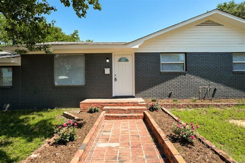 Photo of 420 E 12th Street, Chandler, OK 74834 (MLS # 1232587)