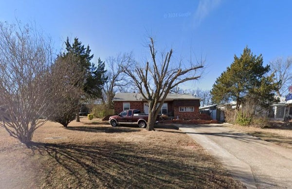 1210 N LOUISA AVE, SHAWNEE, OK 74801 - Image 52de72a7ed20261bf2c8d1f037f636bb/2965716119