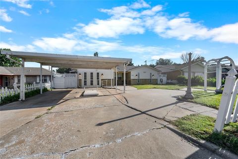 Photo of 812 E Georgia Street, Shawnee, OK 74804 (MLS # 1238598)