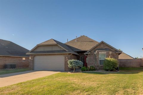 Photo of 11728 SW 20th Street, Yukon, OK 73099 (MLS # 1228281)