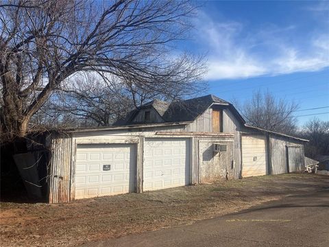 Photo of 1321 W Cleveland, Guthrie, OK 73044 (MLS # 1210081)
