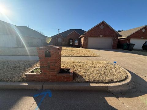 Photo of 18509 Chestnut Oak Drive, Edmond, OK 73012 (MLS # 1208160)