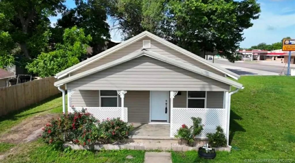 Photo 1 of 27 — 105 S B Street, Davis, OK 73030