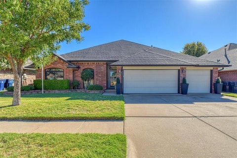 Photo of 7204 Green Meadow Lane, Oklahoma City, OK 73132 (MLS # 1251550)