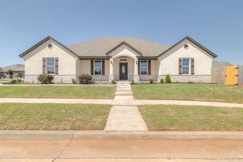 Photo of 2313 E Kellan Court Terrace, Mustang, OK 73064 (MLS # 1207291)
