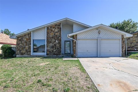 Photo of 8224 NW 87th Street, Oklahoma City, OK 73132 (MLS # 1228029)