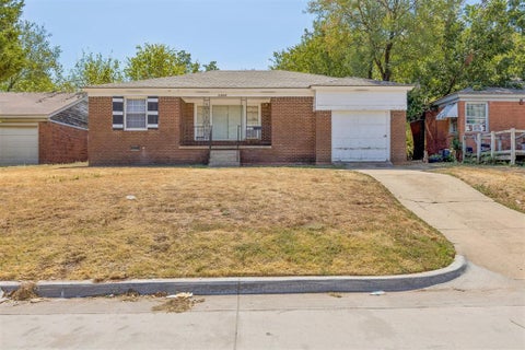 Photo of 1404 NE 39th Street, Oklahoma City, OK 73111 (MLS # 1250434)