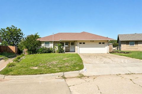 Photo of 905 Highlander Drive, Moore, OK 73160 (MLS # 1237595)