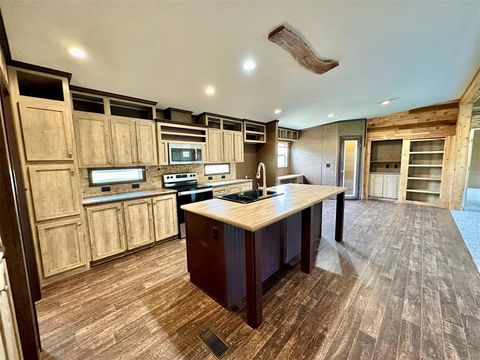 Photo of 330 S Rockwell Avenue, Blanchard, OK 73010 (MLS # 1229342)
