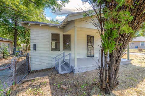 Photo of 1400 NE 16th Street, Oklahoma City, OK 73117 (MLS # 1244000)