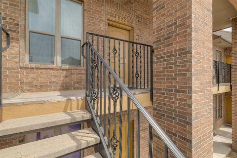 Photo of 1812 Alameda Street #222, Norman, OK 73071 (MLS # 1226875)