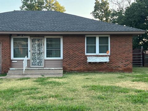 Photo of 1321 NE 47th Street, Oklahoma City, OK 73111 (MLS # 1228440)