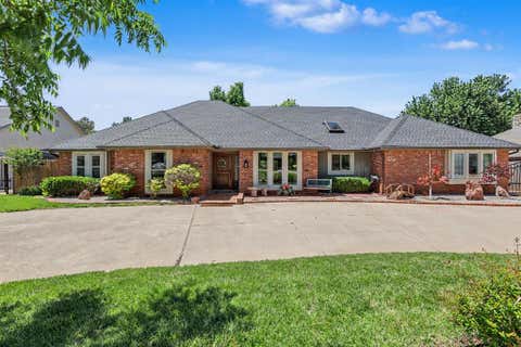 Photo of 808 Glenridge Drive, Edmond, OK 73013 (MLS # 1235235)