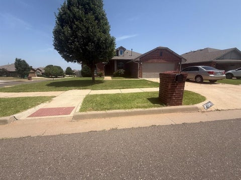 Photo of 11309 NW 99th Street, Yukon, OK 73099 (MLS # 1237416)