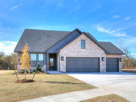 Photo of 9404 NW 75th Street, Yukon, OK 73099 (MLS # 1228869)
