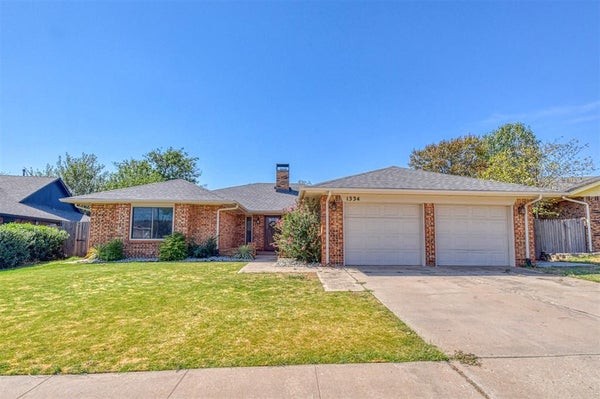 1334 LOWRIE LN, OKLAHOMA CITY, OK 73159 - Image 58e2611310ebb0a5648213f4ed9c67ee/1935683048
