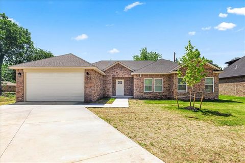 Photo of 232 E Abbott Lane, Mustang, OK 73064 (MLS # 1229013)