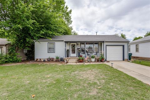 Photo of 314 E Jarman Drive, Midwest City, OK 73110 (MLS # 1230142)
