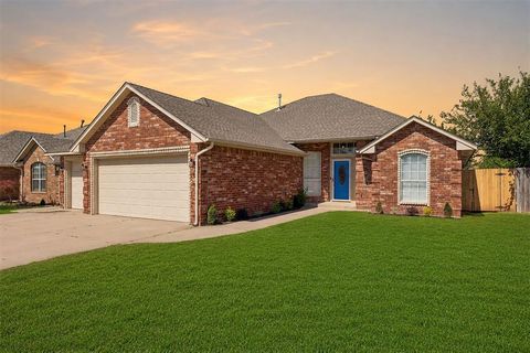 Photo of 2613 Jefferson Drive, Moore, OK 73160 (MLS # 1232529)