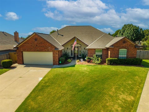 Photo of 11221 Kingsgate Drive, Oklahoma City, OK 73170 (MLS # 1244982)