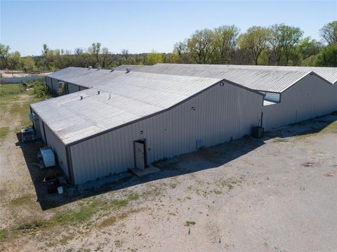 Photo of 910 S 6th Avenue, Purcell, OK 73080 (MLS # 1200369)