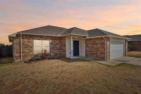 Photo of 11105 NW 98th Street, Yukon, OK 73099 (MLS # 1251874)